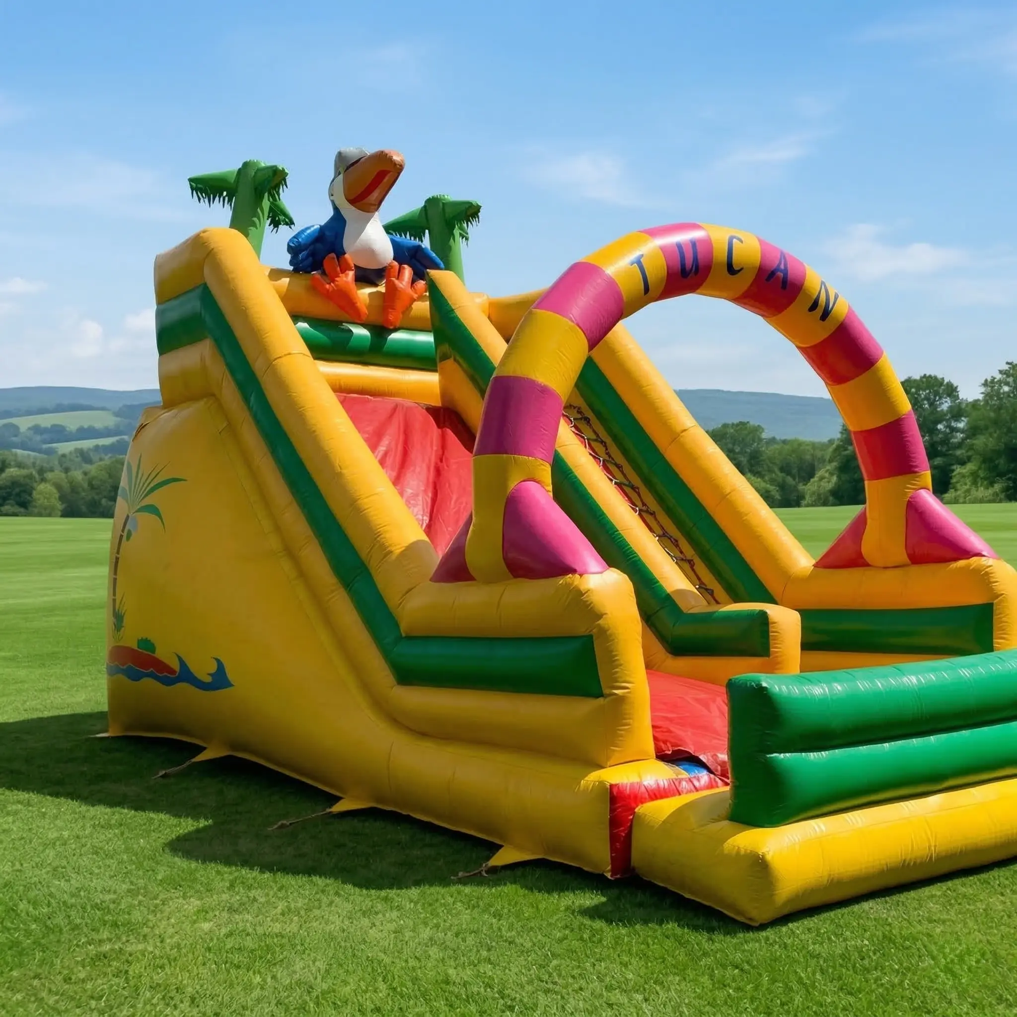 Mega skluzavka Tucan – nafukovací skákací hrad k pronájmu ve Zlínském kraji