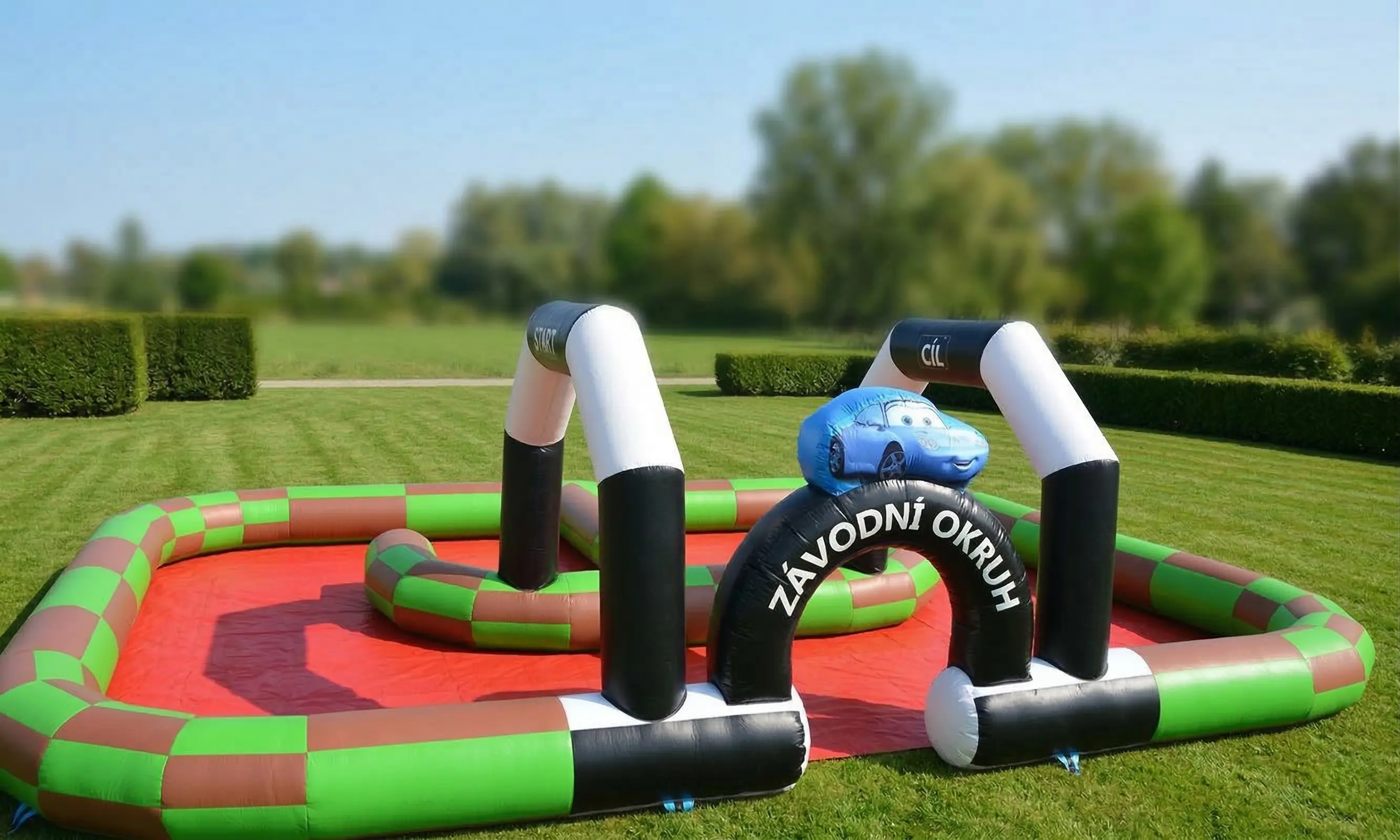 Závodní dráha – nafukovací skákací hrad k pronájmu ve Zlínském kraji